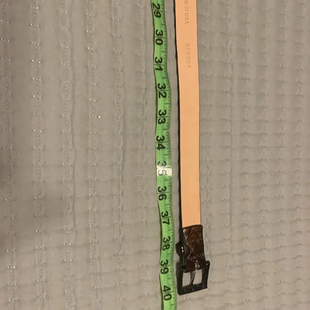 DNKY Italian alligator Calfskin Belt NWOT Size Youth Extra Lg Gold/Black design